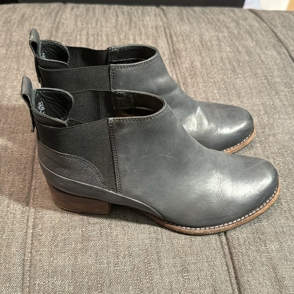 CLARKS Women’s Monica Blue Gray Leather Ankle Booties size 8 - Picture 5 of 10